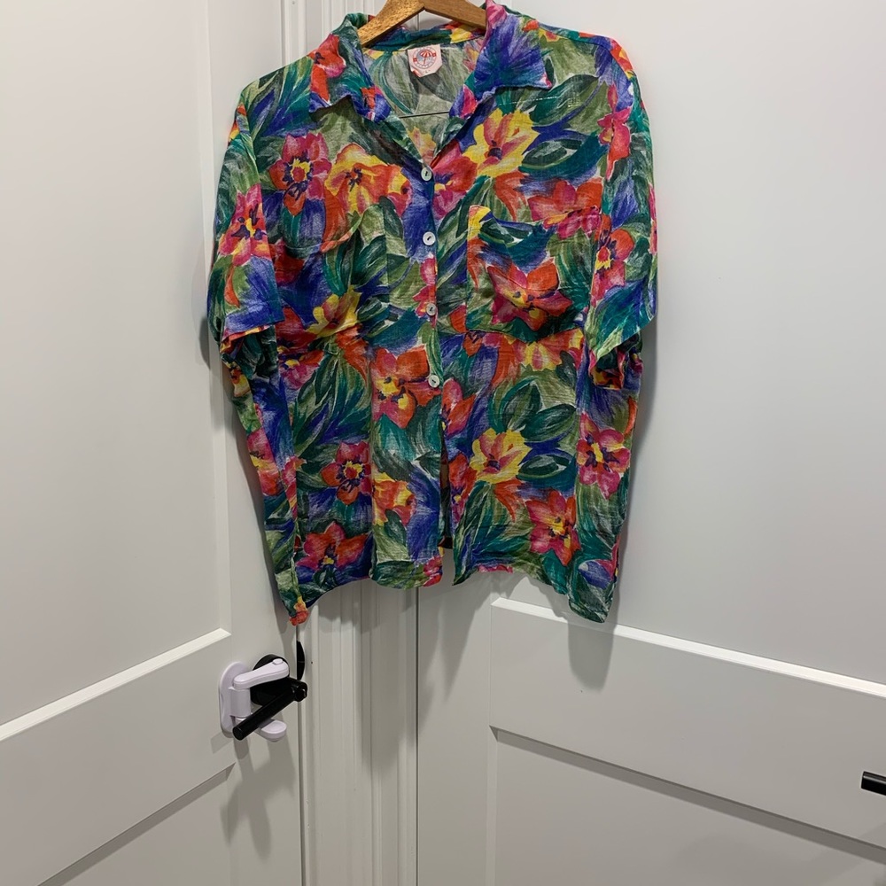 Light and refreshing blouse